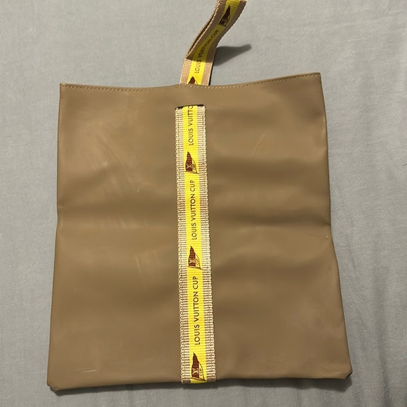 louis vuitton small wrist beach pouch - Picture 1 of 7